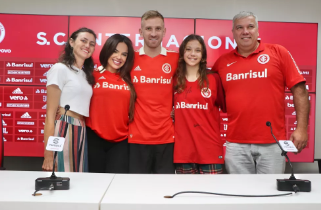 Pedro Henrique revela o que ouviu de Bolívar ao fechar com o Inter e cita outro ídolo histórico do clube: "Decisivo" Pedro Henrique