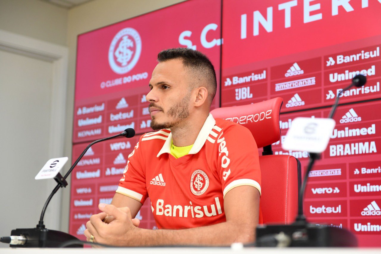 Renê resume pensamento do elenco do Inter e cobra títulos em 2023: "Não adianta só jogar bem" Renê