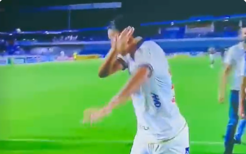 Resenha na web: Bitello tira onda após Rildo perder e procurar dente no gramado em partida do Bahia RILDO