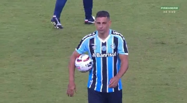 Bola nele: Diego Souza destaca dificuldade da Série B após marcar três gols e deixa recado para Renato diego souza