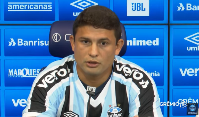 Elkeson projeta disputa de posição com Diego Souza e diz que há muitos gremistas em Shangai: "Escolhi pela grandeza" Elkeson