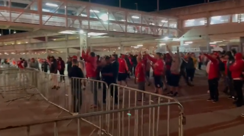 Torcedores do Inter jogam pedras, arremessam grades e entram em confronto com a Brigada Militar no Beira-Rio Inter