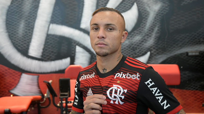 Ex-jogador do Grêmio indica que fará companhia a Everton Cebolinha com a camisa do Flamengo: "Falta pouco" Everton Cebolinha