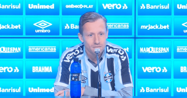Lucas Leiva cita conversa com Geromel, faz pedido à torcida e diz não temer ser "novo Douglas Costa" Lucas Leiva