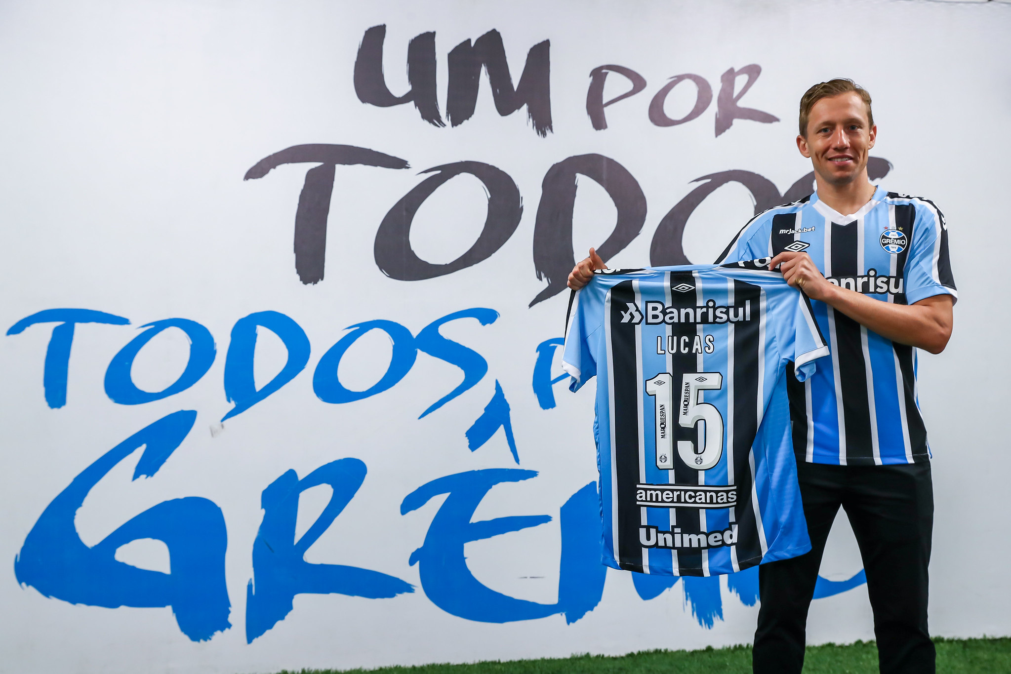 Irritado, dirigente do Grêmio entra ao vivo em programa e esbraveja contra jornalista por caso Lucas Leiva Grêmio