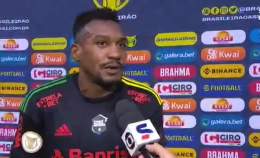 Edenilson lida com vaias e aplausos, faz gol, beija o símbolo do Inter e desabafa após vitória: "Não é fácil" Edenilson