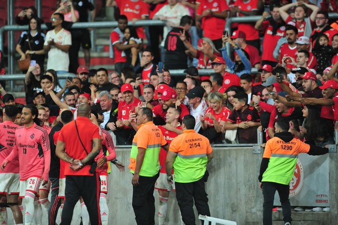 Atacante do Inter entende protestos e diz que grupo espera conseguir reconquistar em breve a torcida Pedro Henrique