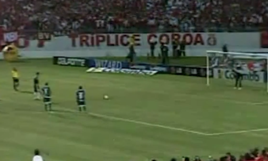 No Twitter, Inter abre a semana desejando "boa segunda" e relembrando gol de pênalti marcado por goleiro Pênalti