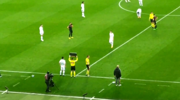 Rivalidade sempre presente: vídeo mostra torcedores do Inter aplaudindo a entrada em campo de Chico Kim Chico
