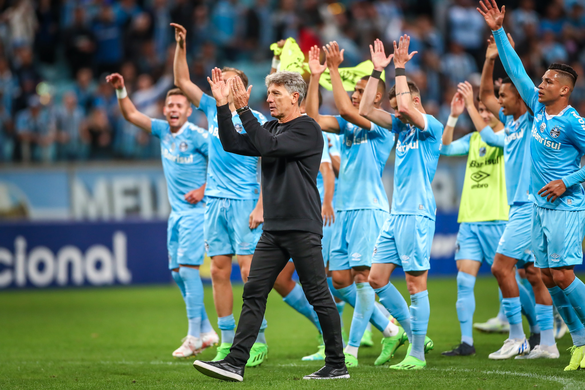 Grêmio aguarda efeito suspensivo, mas já tem ideia de qual estádio irá utilizar se Arena seguir vetada Renato - Grêmio - Guilherme