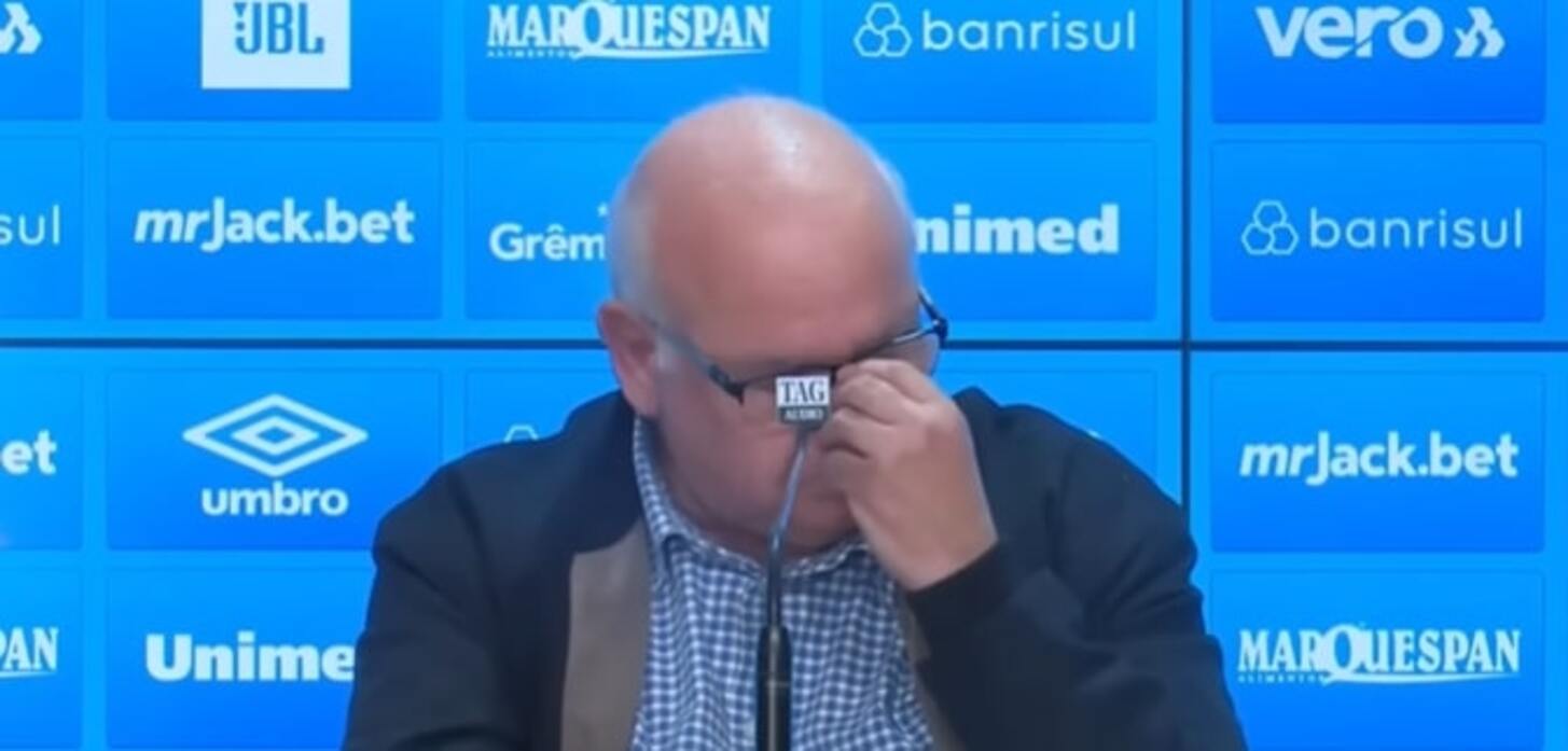 Momento família: presidente do Grêmio aproveita última pergunta da coletiva, chora e recebe aplausos Grêmio