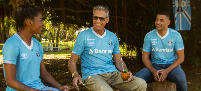 Valores, data da estreia em campo e mais imagens: tudo sobre o lançamento da nova camisa do Grêmio Camisa Grêmio