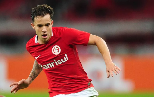 Criado nas categorias de base do Inter, Gustavo Ferrareis sofre lesão muito séria no futebol mexicano; veja o lance Ferrareis