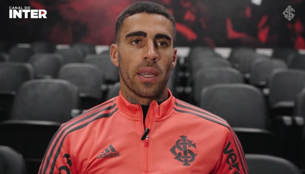 Gabriel revela "fome" do elenco do Inter e promete ser sempre o mesmo com ou sem a braçadeira de capitão Gabriel - Inter