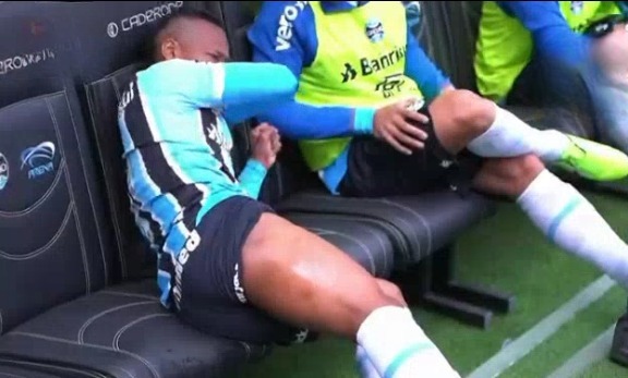 Grêmio x Vasco na Arena tem três gols antes dos 20 minutos e jogador saindo de campo chorando por lesão Grêmio x Vasco