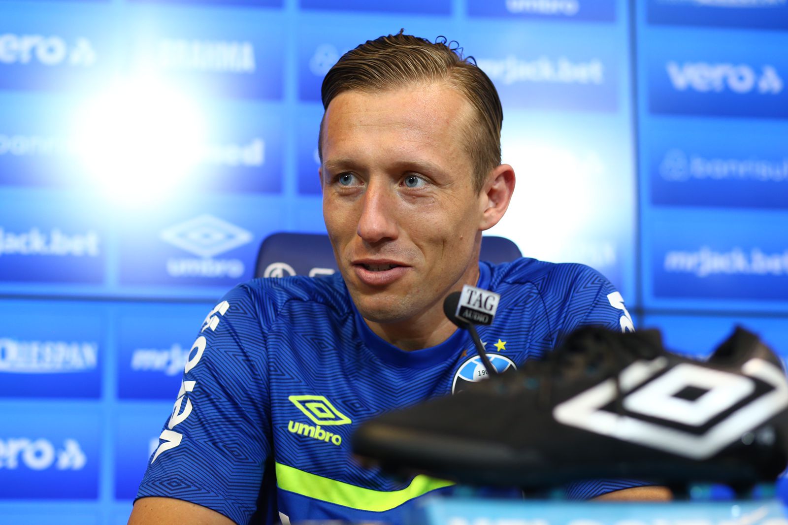 Lucas Leiva espera repetir a mesma festa do Cruzeiro e confirma que Grêmio mudou com Renato: "Dispensa comentários" Grêmio