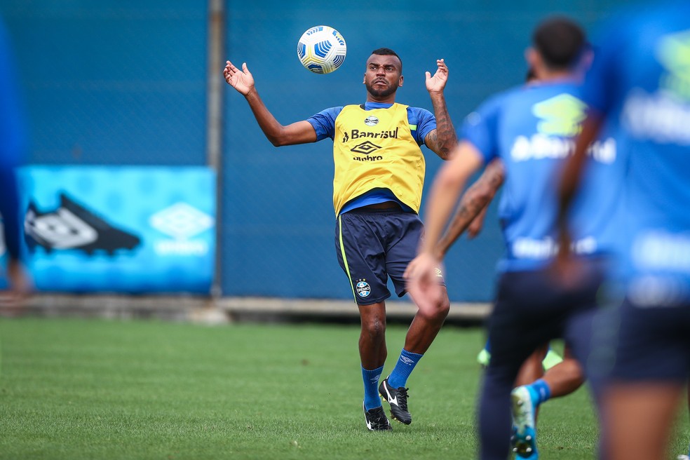 Quer ficar no Grêmio: o comovente relato de Léo Gomes em coletiva antes de nova partida da Série B Léo Gomes, Grêmio