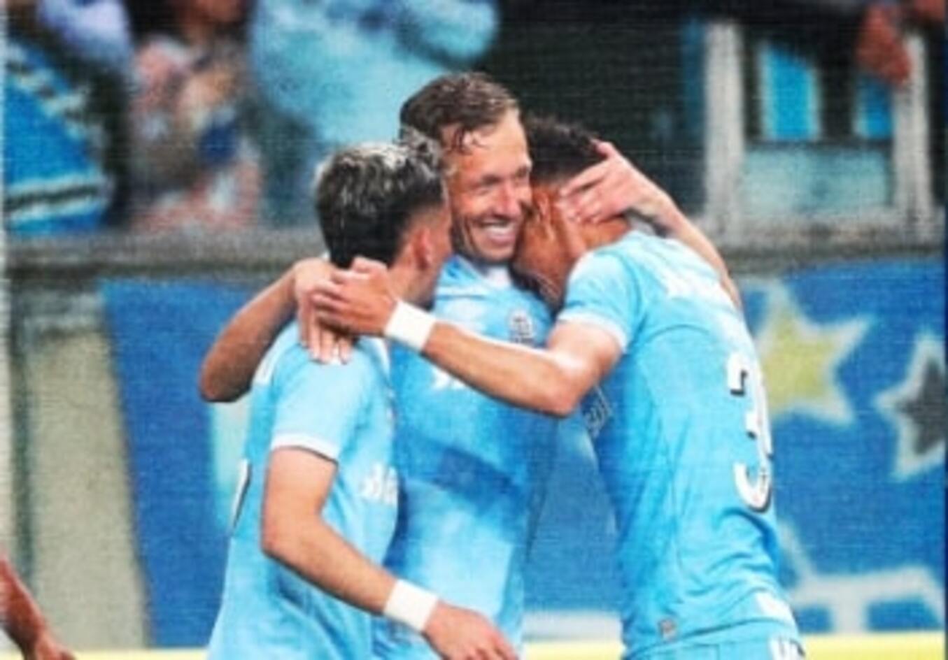 Lucas Leiva joga mais adiantado, faz belo gol e confirma após vitória do Grêmio: "Minha melhor partida" Lucas Leiva