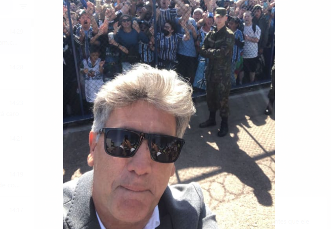 Vídeos: o desembarque de Renato, o primeiro contato com os torcedores do Grêmio e a festa no aeroporto Renato