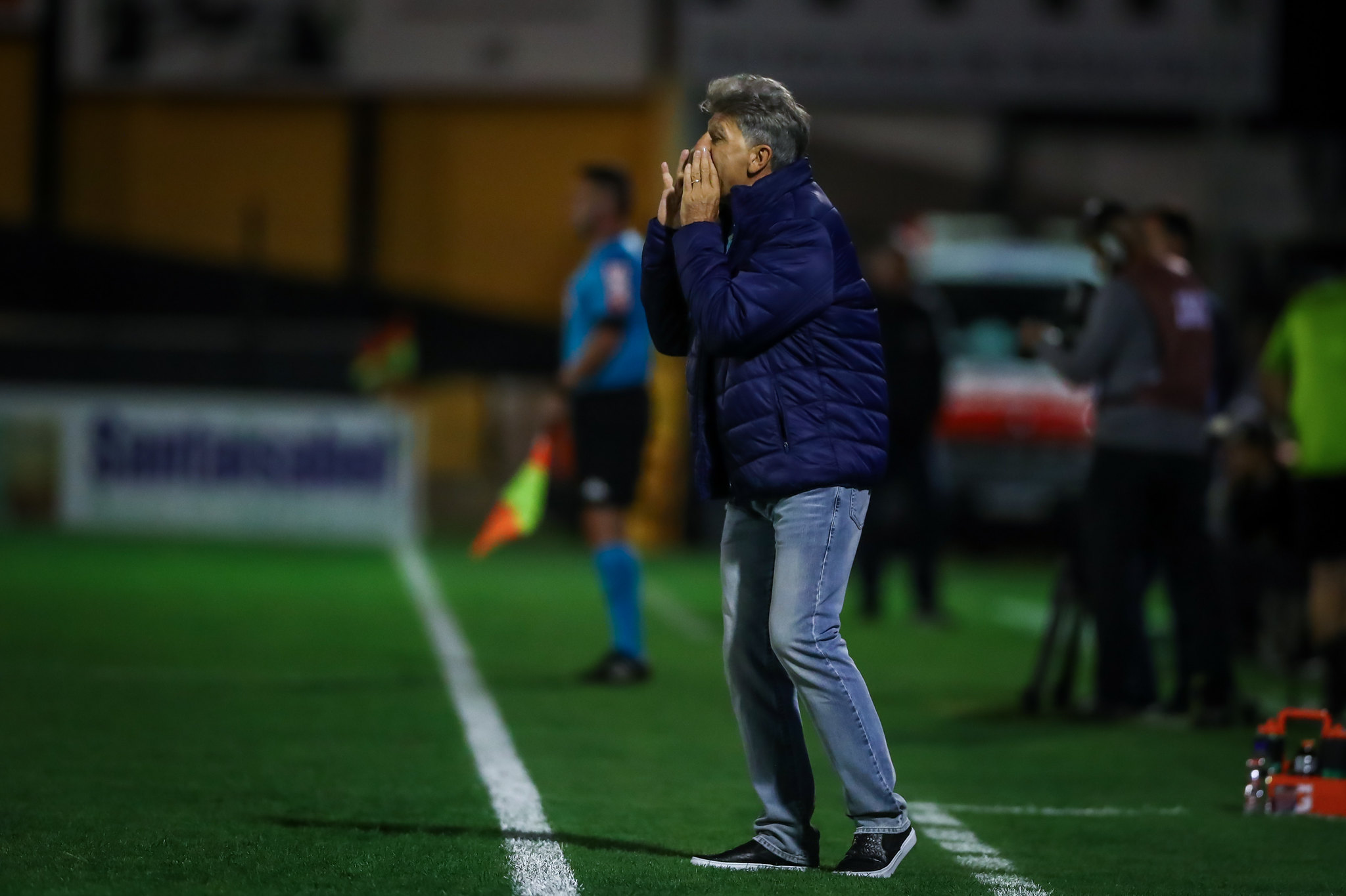 Jornalista revela ter escutado cobrança de Renato aos jogadores do Grêmio no vestiário após derrota Renato - Grêmio