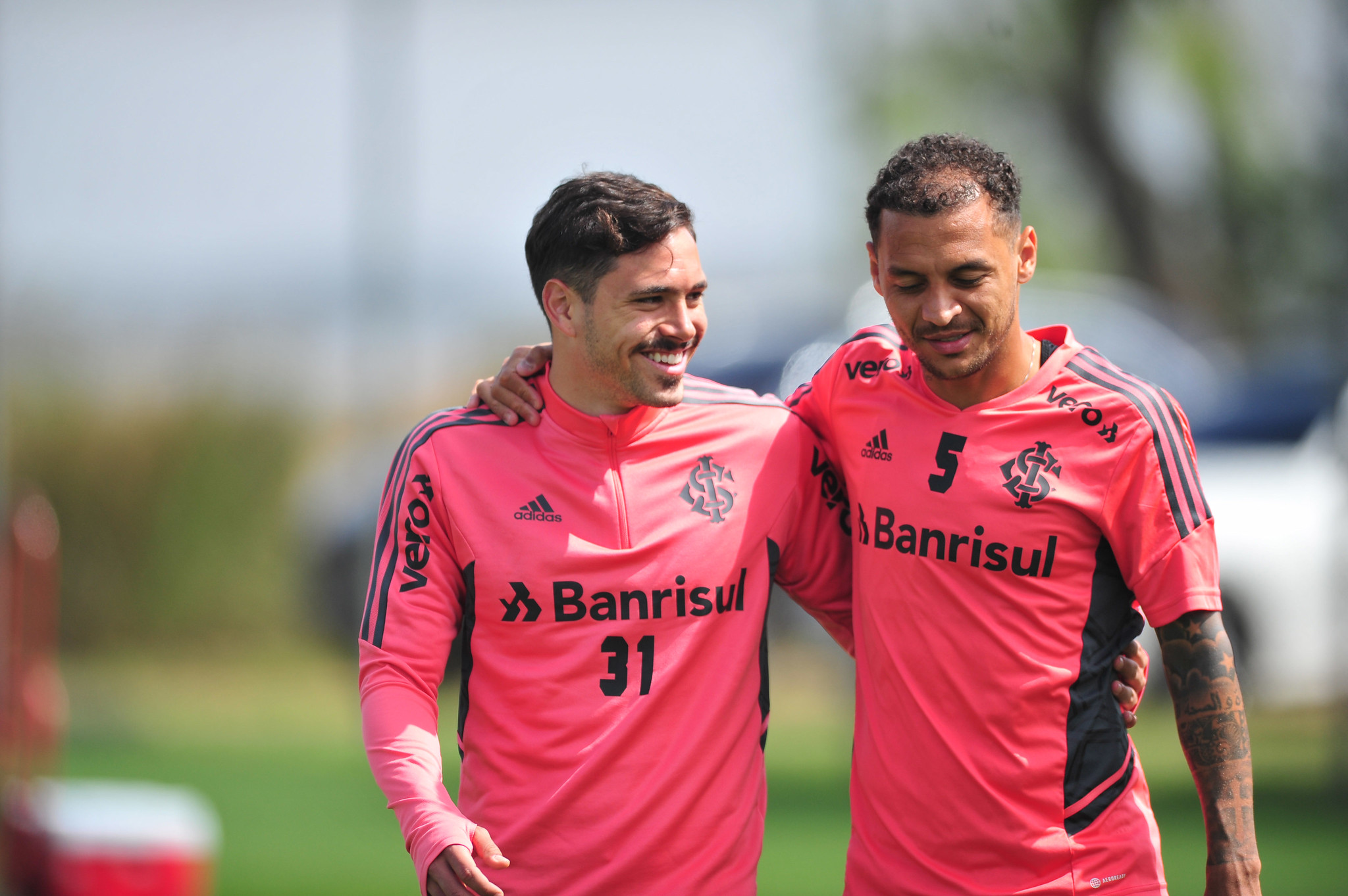 Inter informa novo desfalque e terá meio de campo descaracterizado contra o Flamengo; veja provável escalação e onde assistir Flamengo x Inter