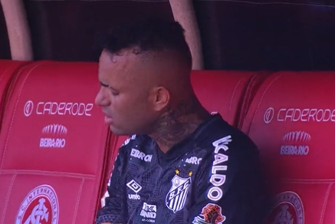 Narrador detona atitude de Luan ao sair do gramado do Beira-Rio e cita ingratidão: "Que coisa lamentável" Luan