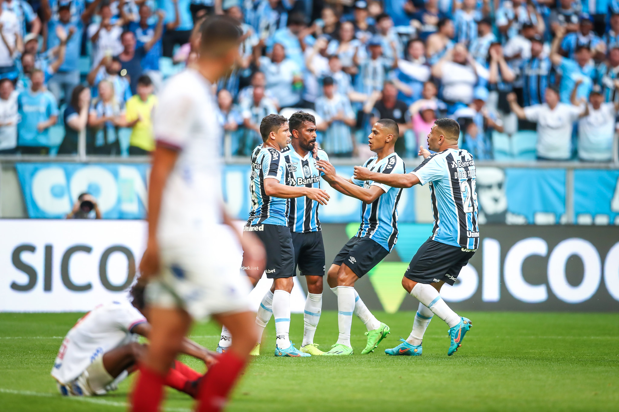 Calculadora na mão: o que o Grêmio precisa para conquistar matematicamente o acesso contra o Náutico Grêmio - Thiago Santos Diego Souza Grêmio