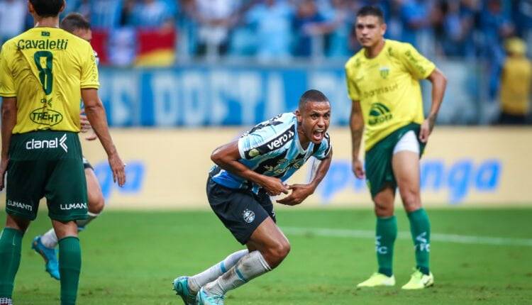 Bruno Alves pelo Grêmio