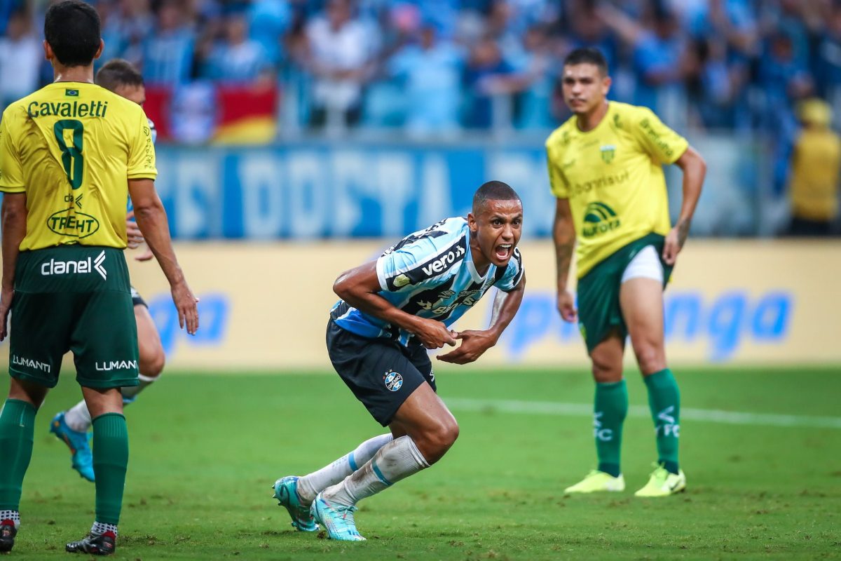 Bruno Alves pelo Grêmio