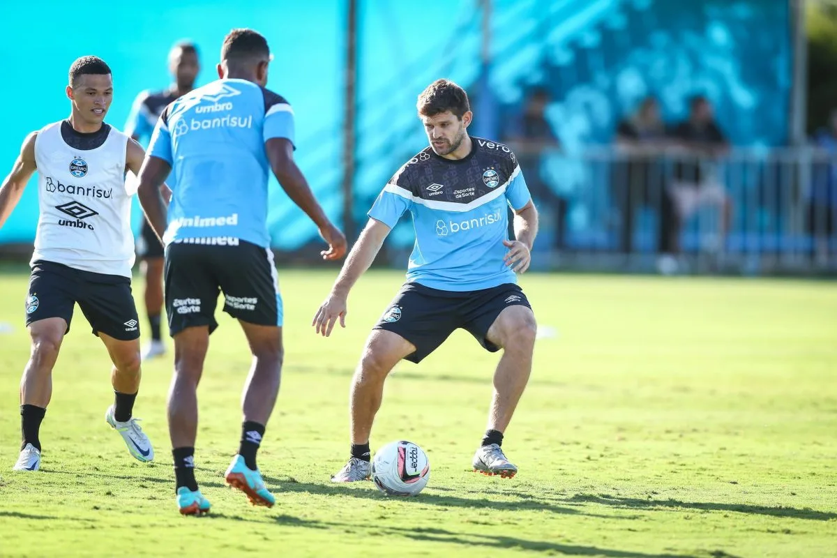 No aguardo de reunião decisiva, Kannemann pode ter um dos maiores salários na Argentina Grêmio pode ficar sem Kannemann