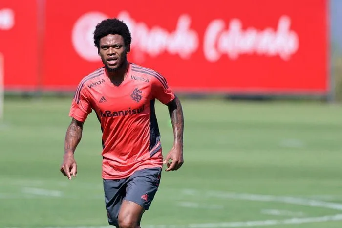 Esperança de gols do Inter, Luiz Adriano se encanta pela forma como foi recebido na volta ao Beira-Rio Inter
