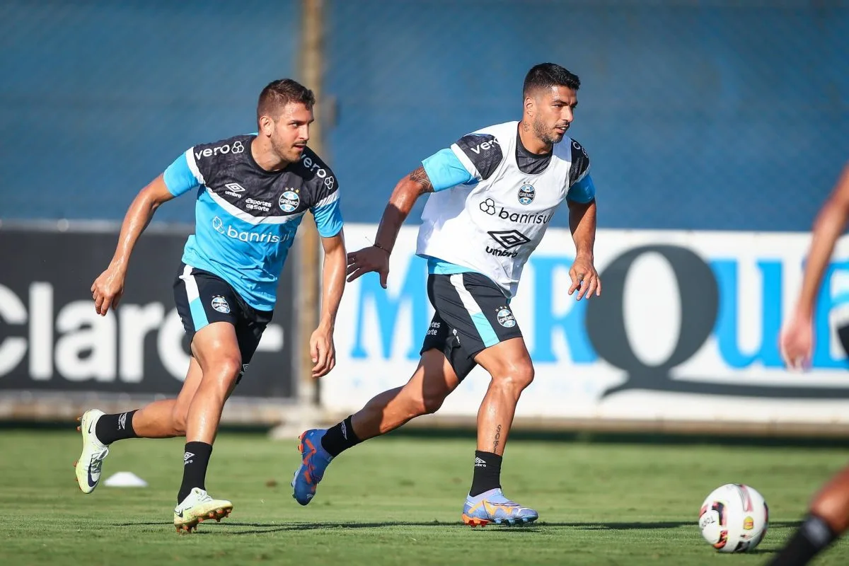 Últimas do Grêmio: "tabelinha" de Renato com Suárez, homenagem a Thaciano e mobilização da torcida Grêmio