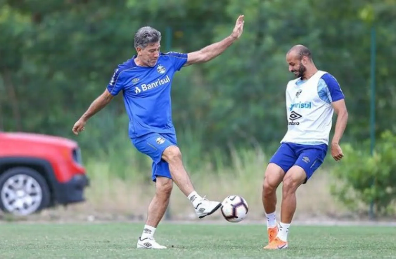 Thaciano devolve elogios de Renato e faz post emocionado sobre o técnico do Grêmio: "Sentirei saudades" Thaciano e Renato