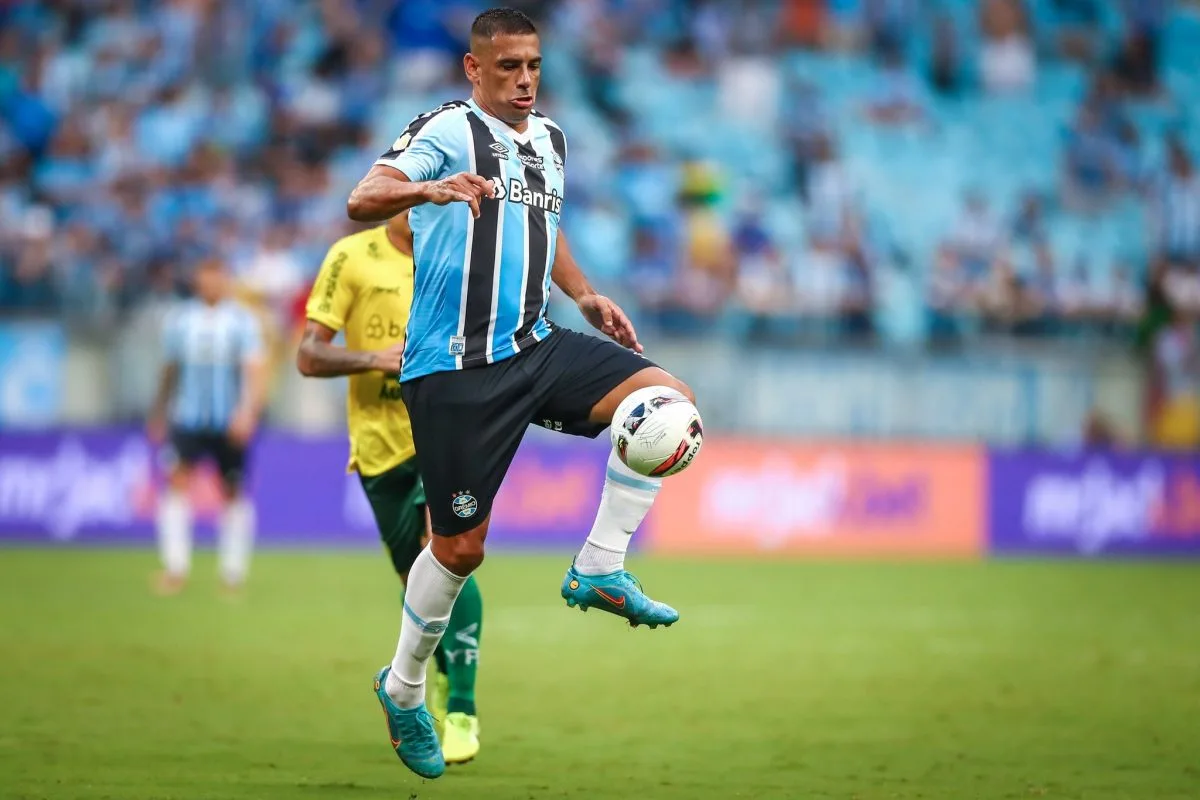 Grêmio deixa nova camisa em sigilo e define data do lançamento do uniforme versão 2023 Grêmio