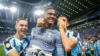 R$ 2 milhões, carro e apartamento: áudio viraliza com suposta história de Adriel, empresário e Grêmio Grêmio reintegra Adriel