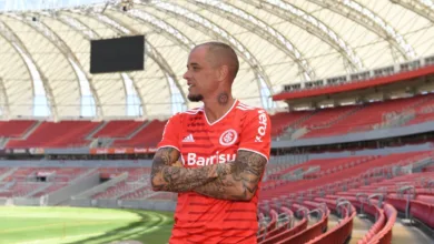 Chateado, D'Alessandro lembra filhos na arquibancada e afirma que ainda voltará ao Inter Inter vê D'Alessandro estar chateado
