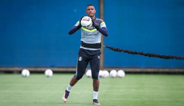 Adriel fora mais uma vez no Grêmio