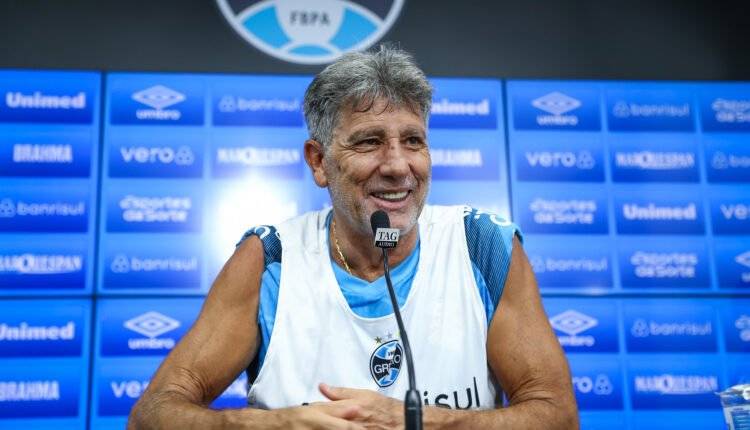 Grêmio segue com Renato