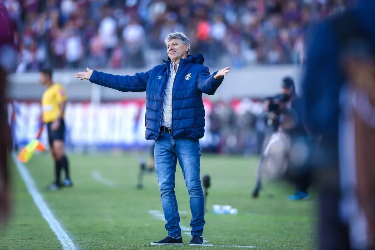 Renato cobra mais paciência do Grêmio e cita tentativa de fora da área de Bruno Alves; veja reação Renato