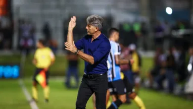 Após derrota, Renato abre o jogo sobre Adriel e diz que Gabriel Grando continuará como titular Renato