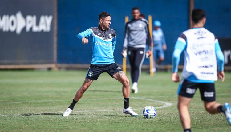 Diogo Barbosa saindo do Grêmio