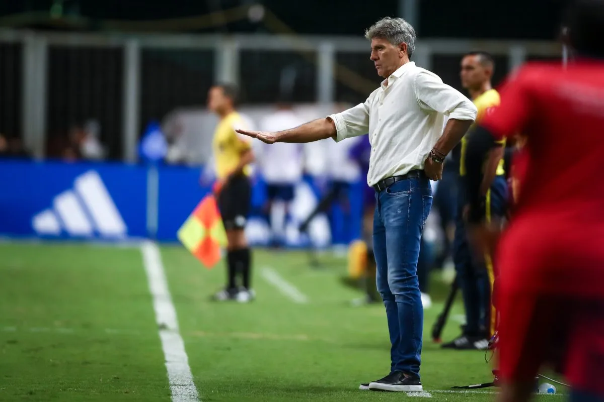 Renato não vê motivos para críticas ao Grêmio e defende trabalho feito na temporada: "Calmem, gente" Renato