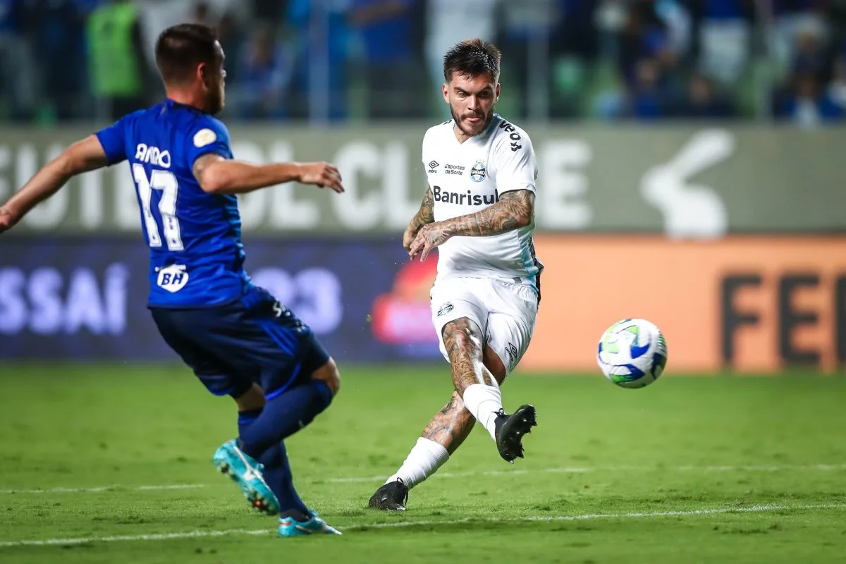 Grêmio havia conversado internamente sobre o lance que gerou o gol do Cruzeiro, diz jogador Grêmio