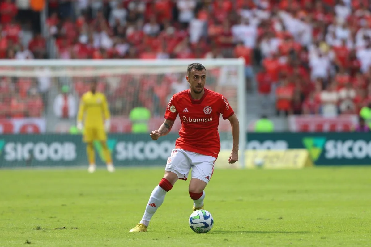 Campanharo vê Inter perto de títulos, explica altos e baixos no clube e mantém carinho: "Zero mágoa" Inter terá Campanharo como titular na quinta