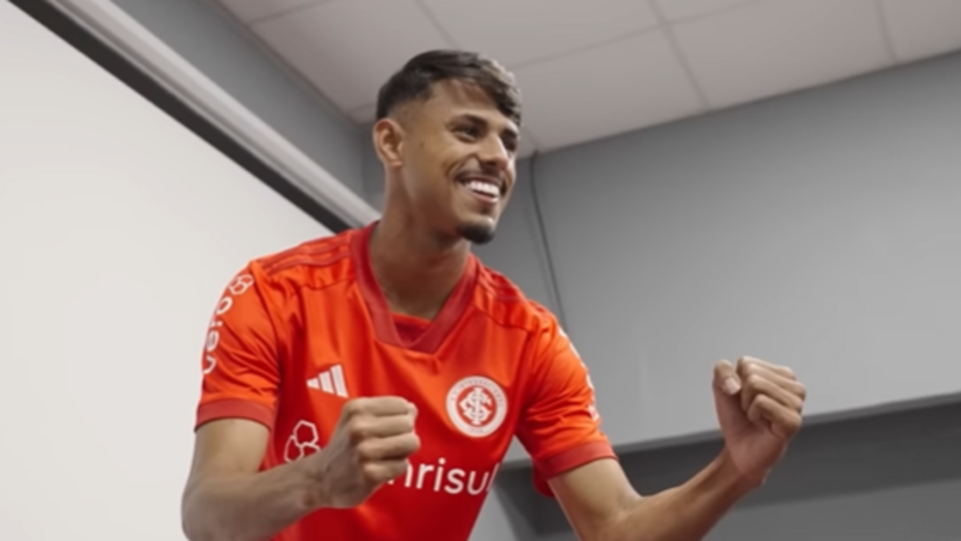 Inter anuncia a contratação do atacante Gabriel Barros que comemora Oportunidade muito grande