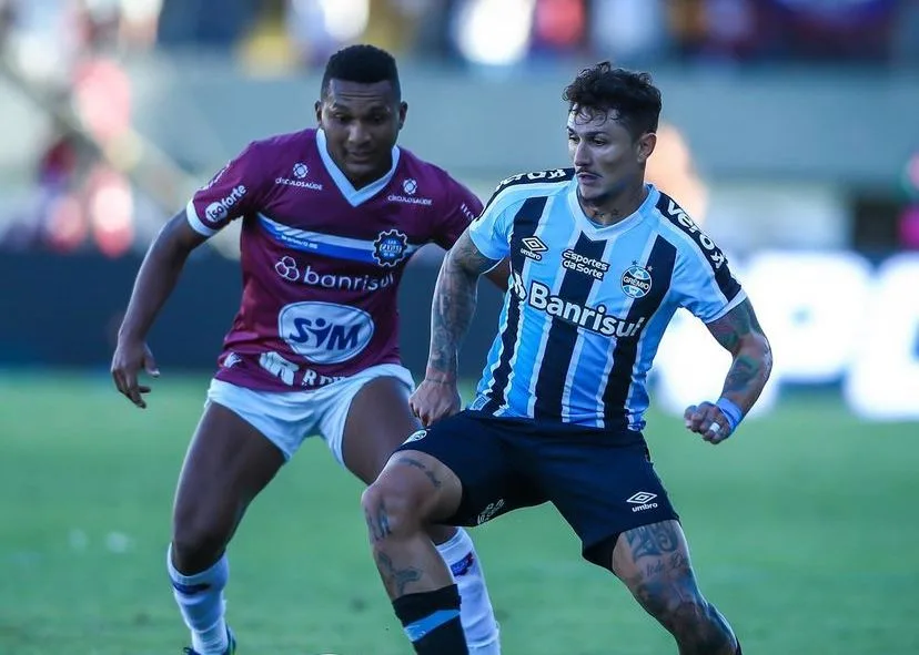 Após empate, jogadores do Grêmio elogiam goleiro do Caxias e apostam em força da Arena por título Grêmio