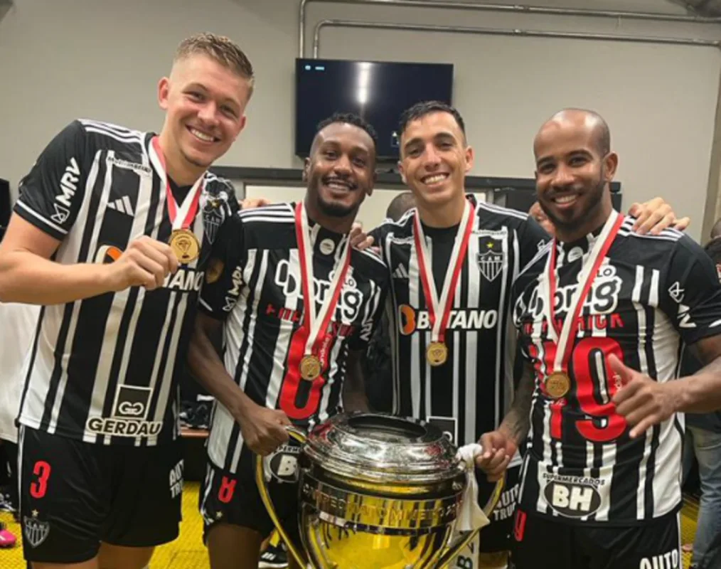 Patrick junta "colorados" em foto do título mineiro e repercute entre torcedores do Inter Patrick