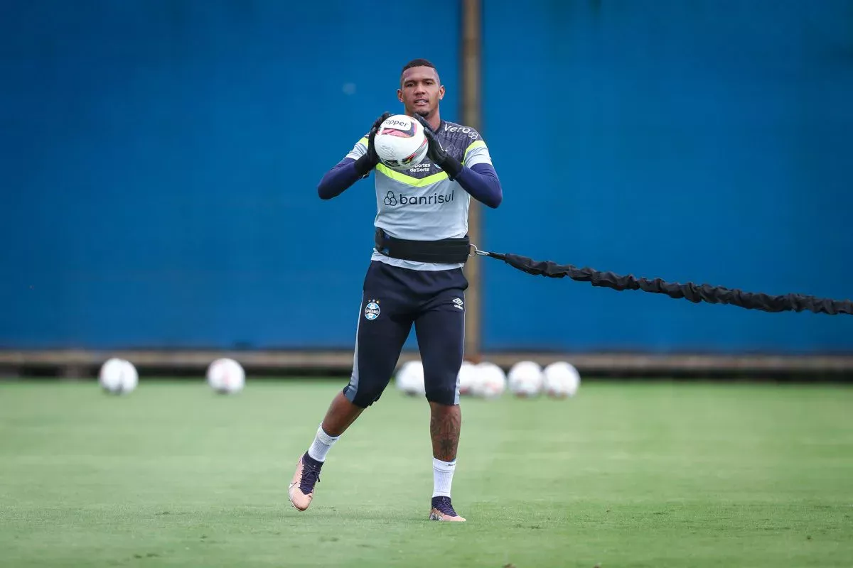Adriel não fica nem no banco do Grêmio contra o Bragantino; Fábio também não joga Adriel fora mais uma vez no Grêmio