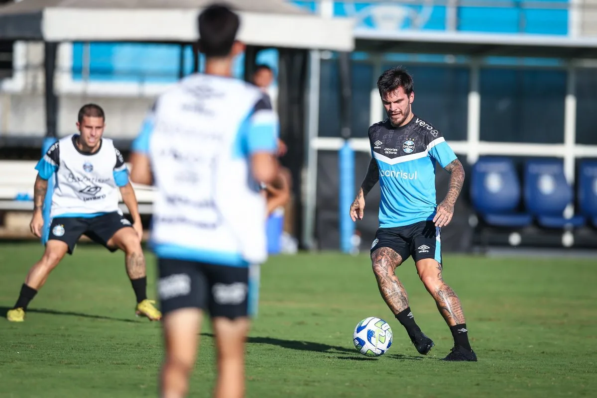 Nathan troca de número com Luan no Grêmio