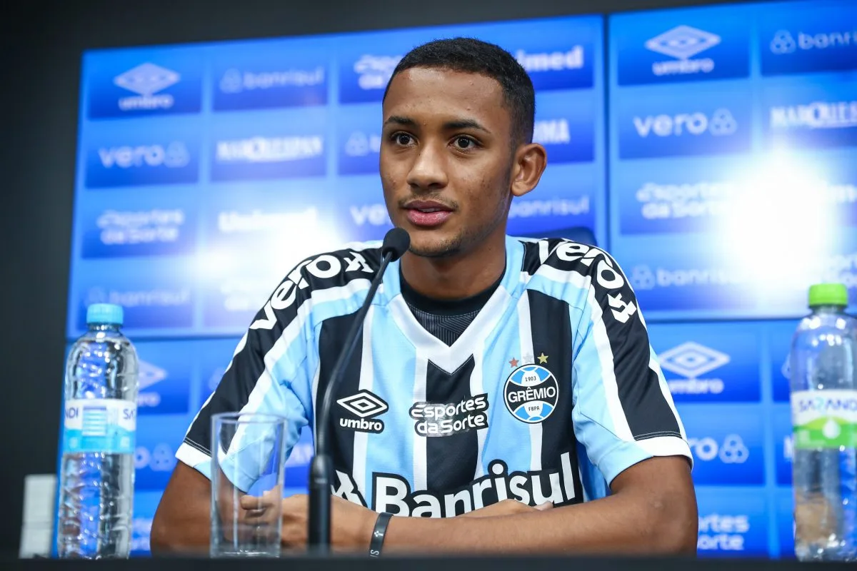 Novo centroavante do Grêmio cita conselho de Renato e diz ter estilo "parecido" com o de Firmino Grêmio